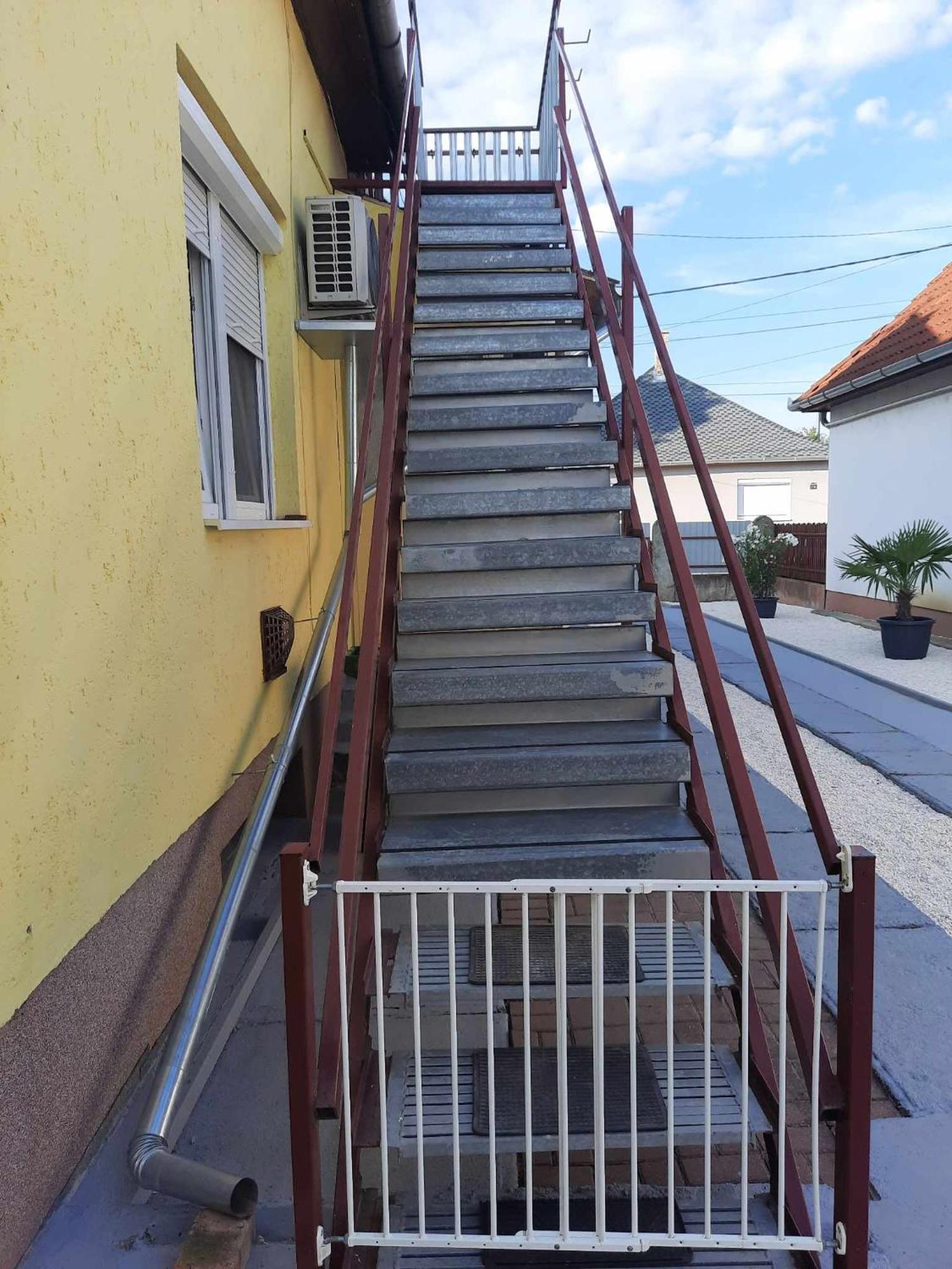Galeria Vendeghaz Apartment Hajduszoboszlo Bagian luar foto