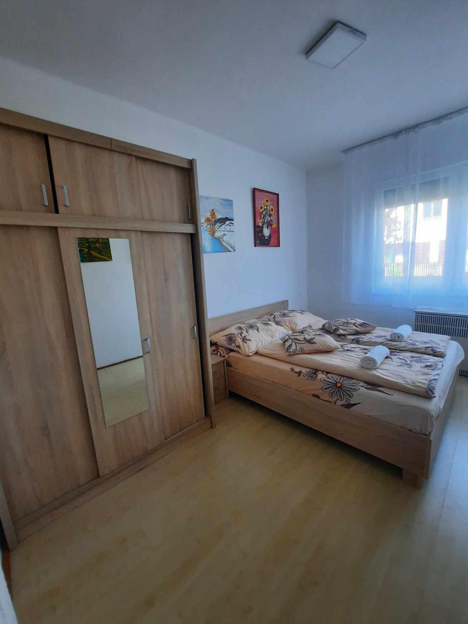 Galeria Vendeghaz Apartment Hajduszoboszlo Bagian luar foto